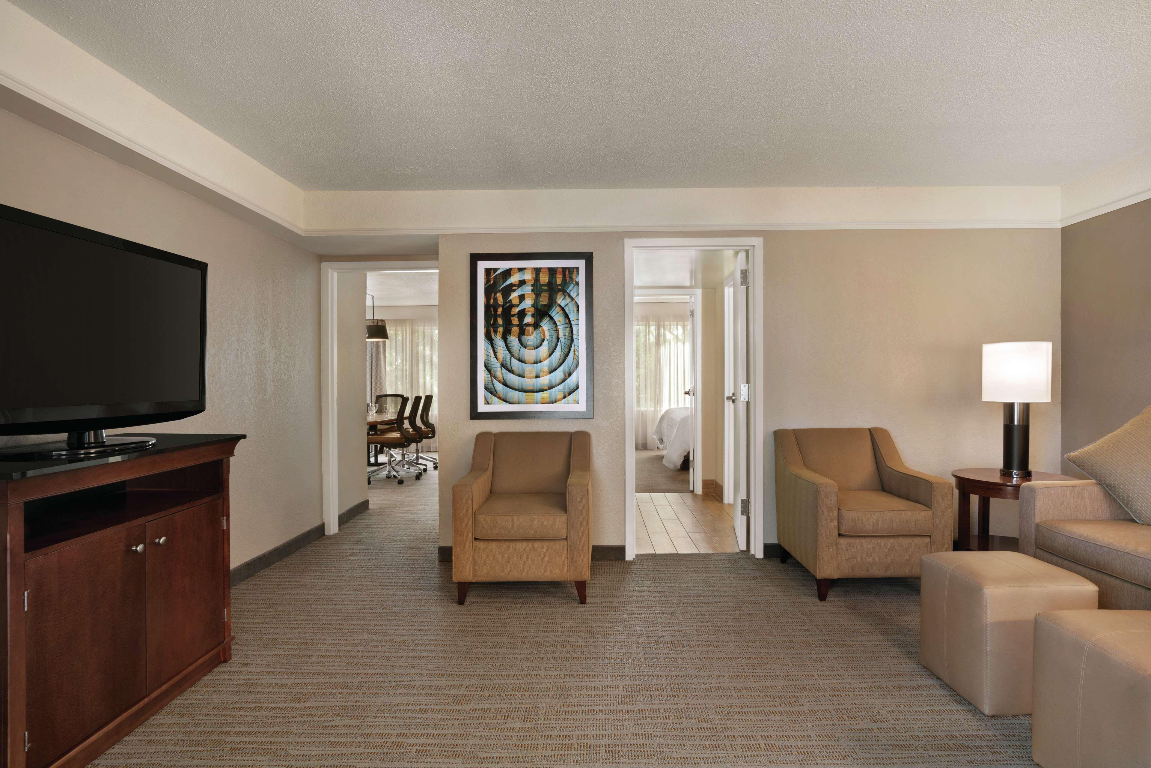 Embassy Suites Brunswick Buitenkant foto