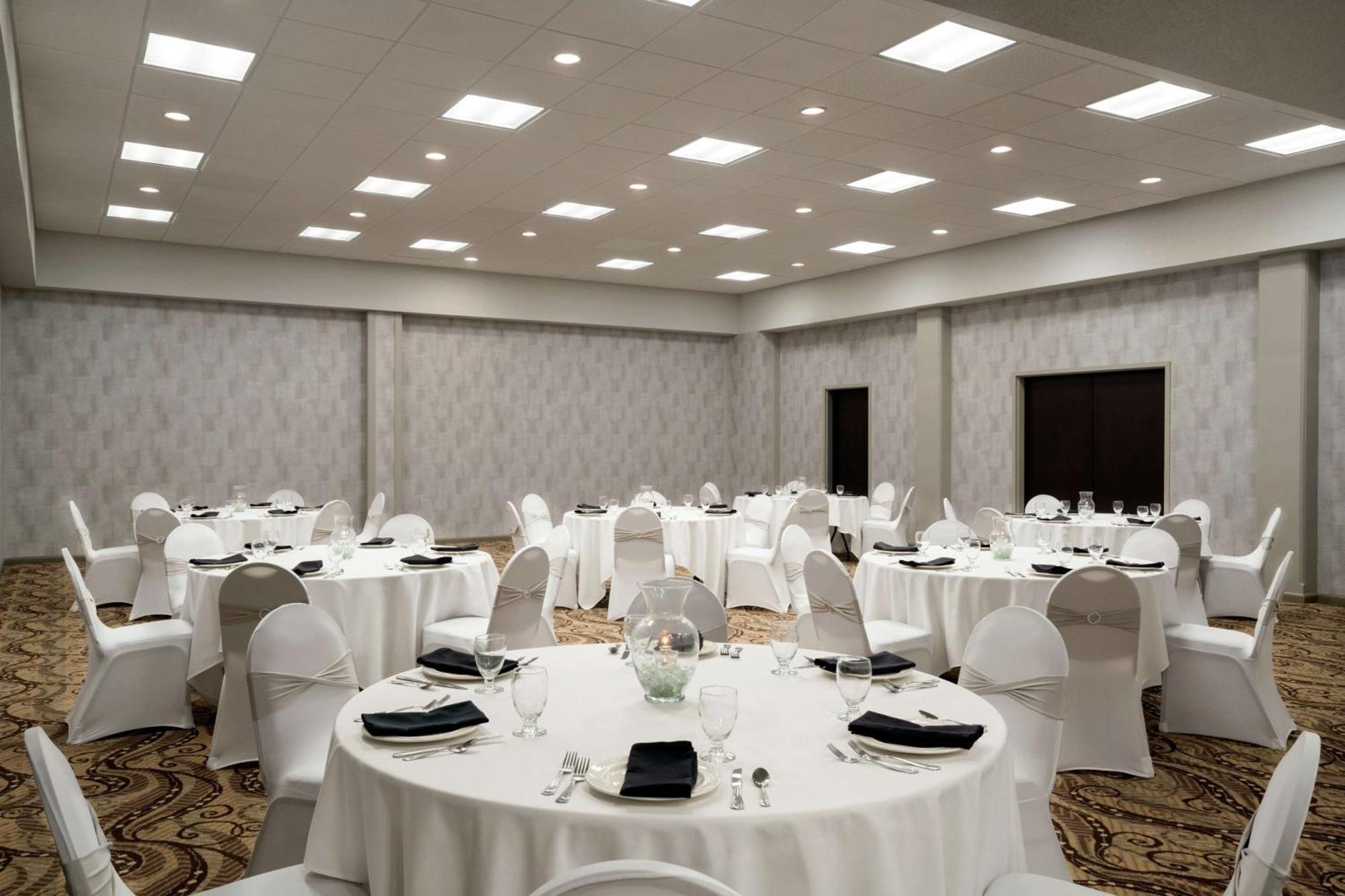 Embassy Suites Brunswick Buitenkant foto